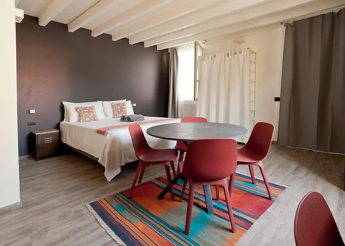 Проживання в сім'ї Annama Coliving